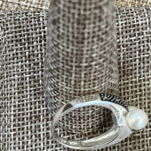 Sterling Silver Ring with Pearls Size 7.5 - Picture 4 of 4